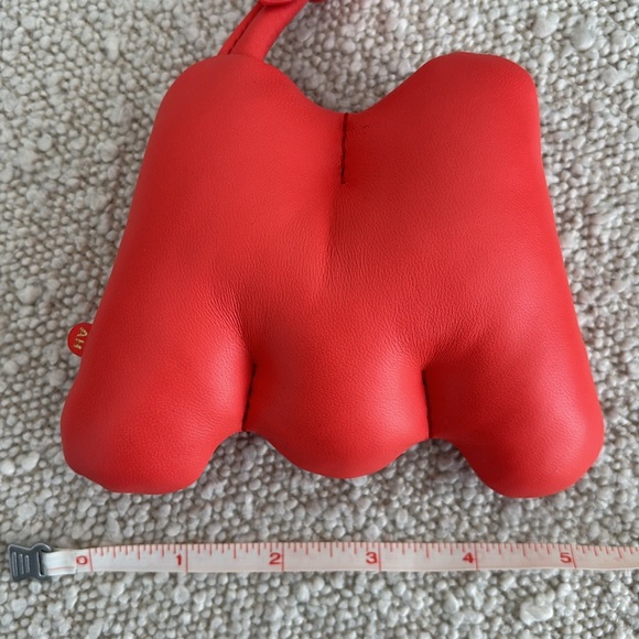 Red Cloud-Shaped Keychain - Picture 4 of 4